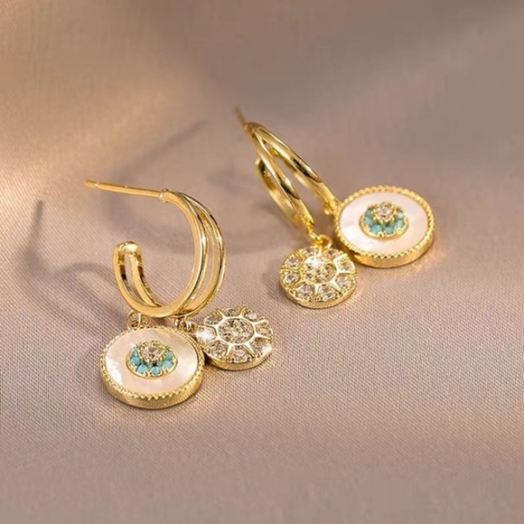 💎 FREE w/bundle❗️ PRICE🔻”Ocean’s Tears” Gold Mother of Pearl Earrings ✨💫 - Picture 9 of 10